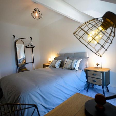 Heritage Holiday Accommodation Пемброук Док Екстериор снимка